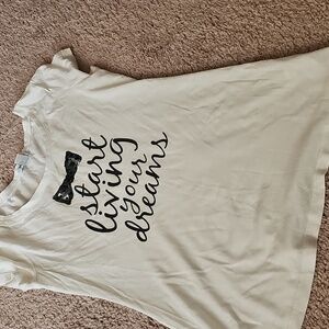 $3 ADD TO BUNDLE TO LOWER PRIXE Old Navy White Tee